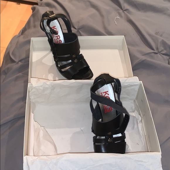 New in box, never used, Michael Kors Sage Size 6 - Picture 2 of 3